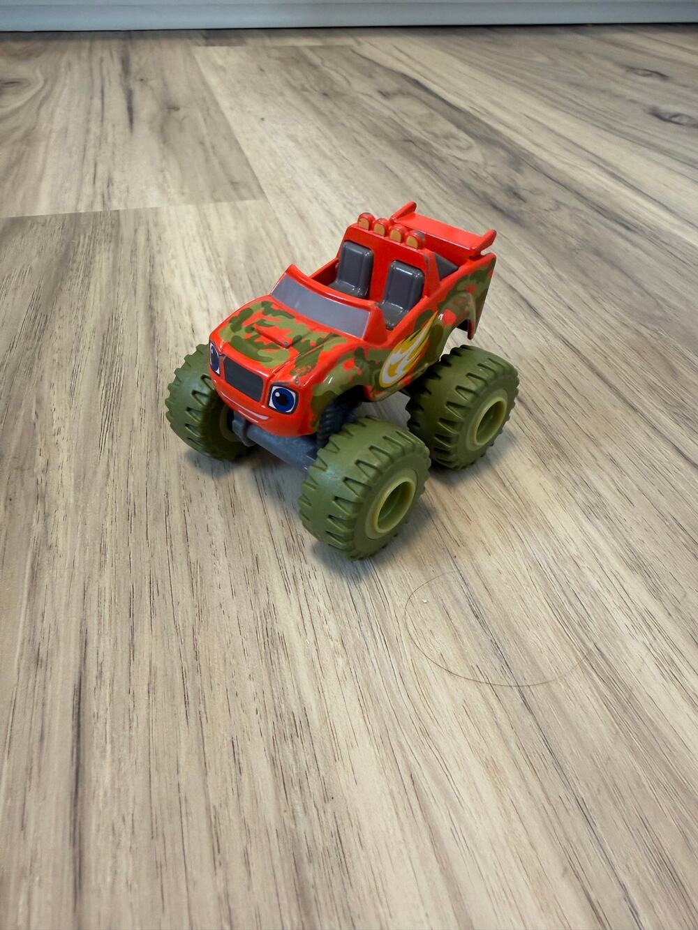 Blaze and the Monster Machines Red Camo Camouflage Die Cast Truck Monster Truck